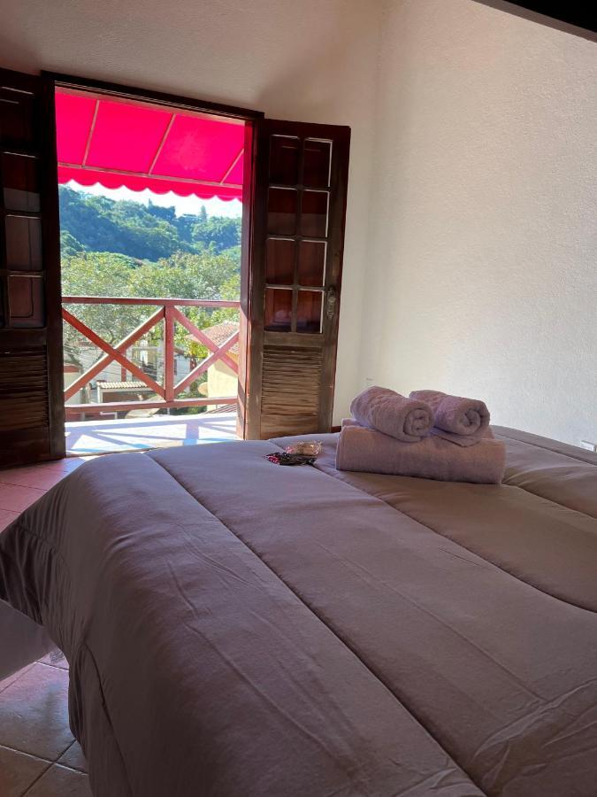 Casa Rosada Seu Refugio Na Serra ミゲウ・ペレイラ エクステリア 写真