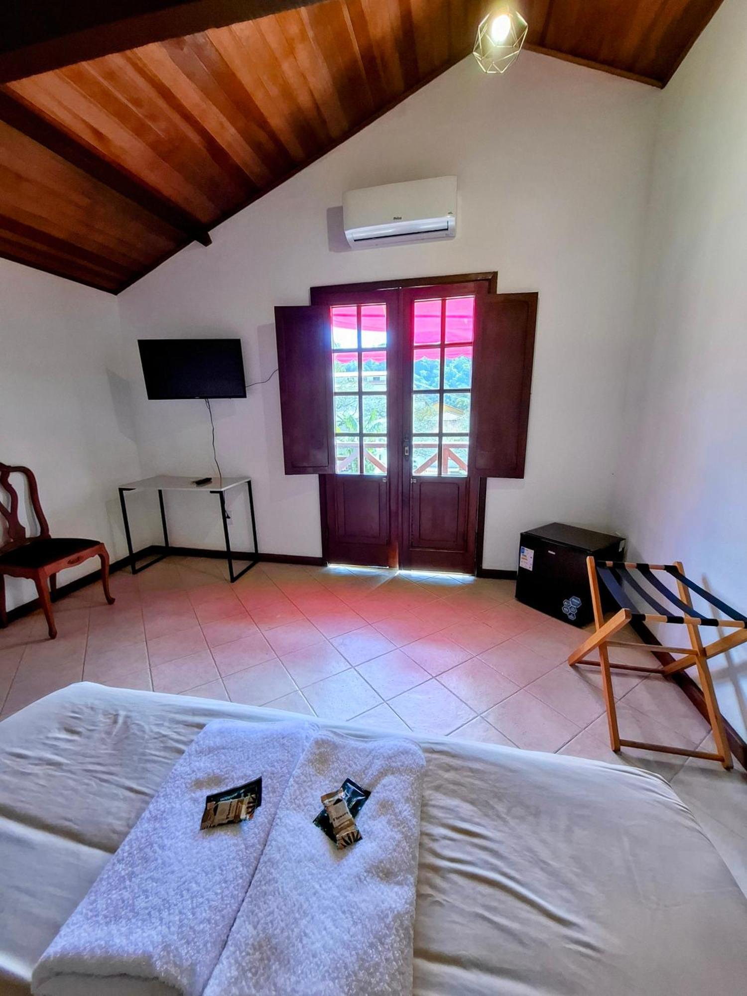 Casa Rosada Seu Refugio Na Serra ミゲウ・ペレイラ エクステリア 写真