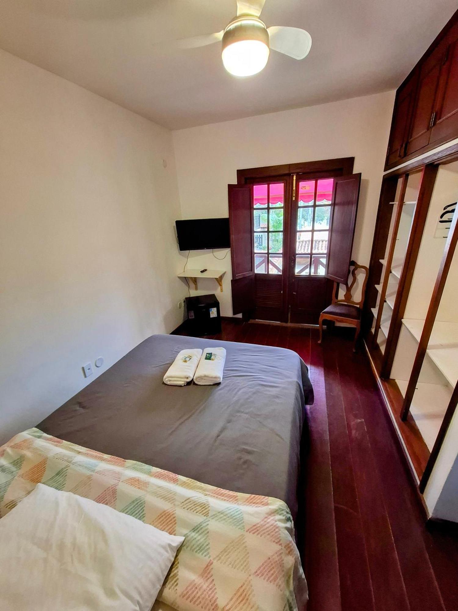 Casa Rosada Seu Refugio Na Serra ミゲウ・ペレイラ エクステリア 写真